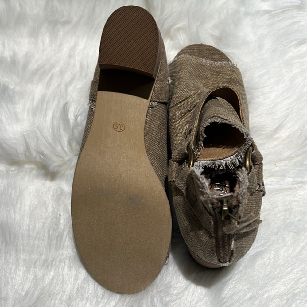 VERY G SOLANGE PEEP TOE BOOTIE. Size 8.5. B71 - Picture 9 of 9